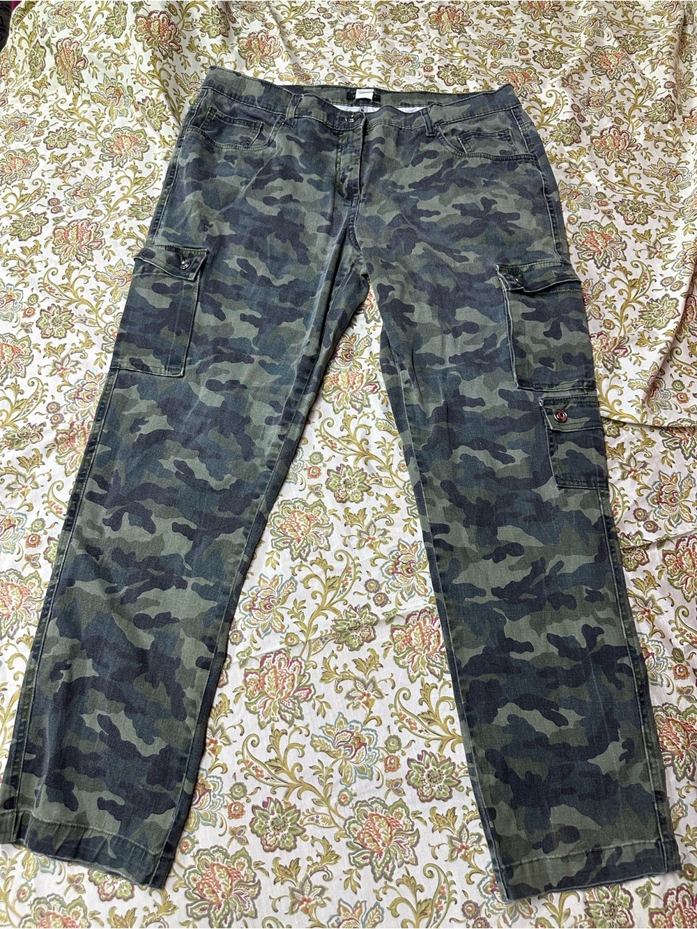 Women’s Venus camo jeans